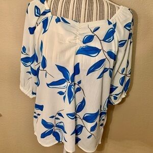 NWT Harve Benard Top Large White Blue Floral Leaf Design Flowy Classy NEW
